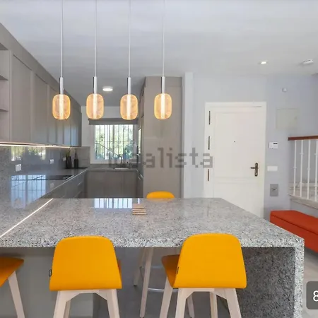 Hébergement de vacances 3-min Walk To , Pool , , 3br