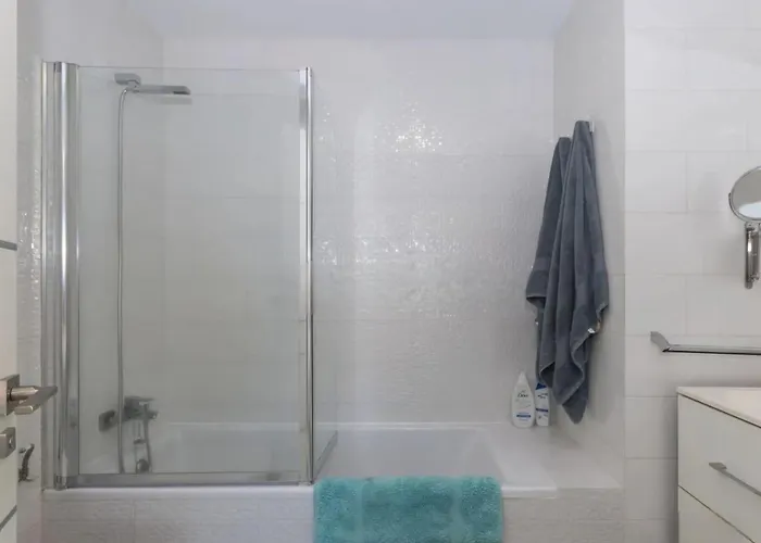 3-min Walk To , Pool , , 3br Hébergement de vacances *