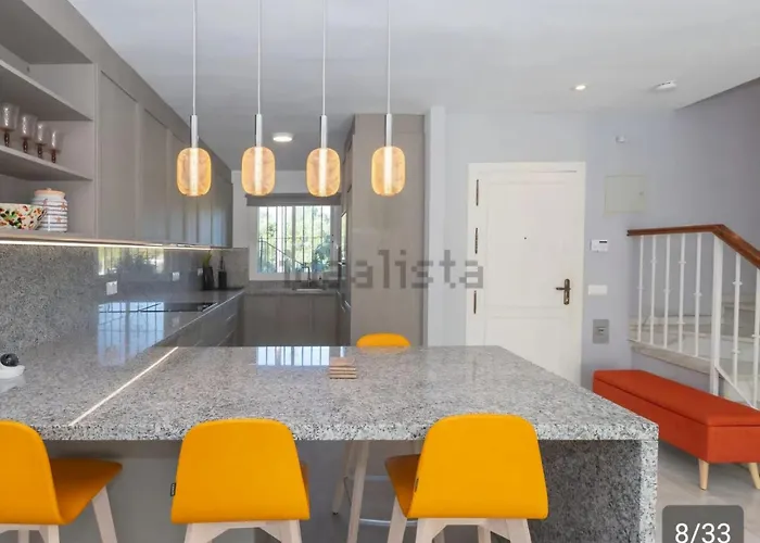 Hébergement de vacances 3-min Walk To , Pool , , 3br